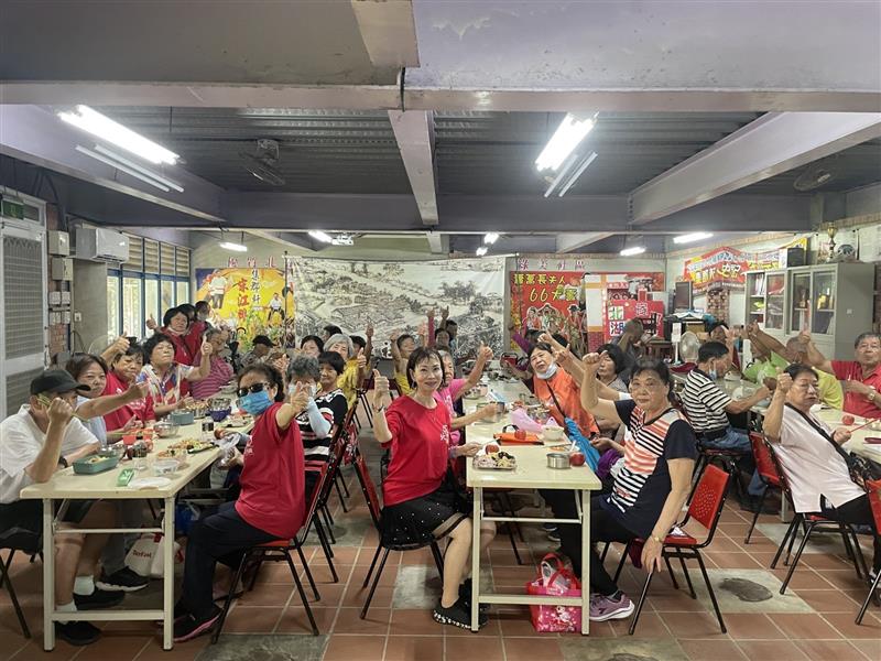 社區長輩快樂共餐