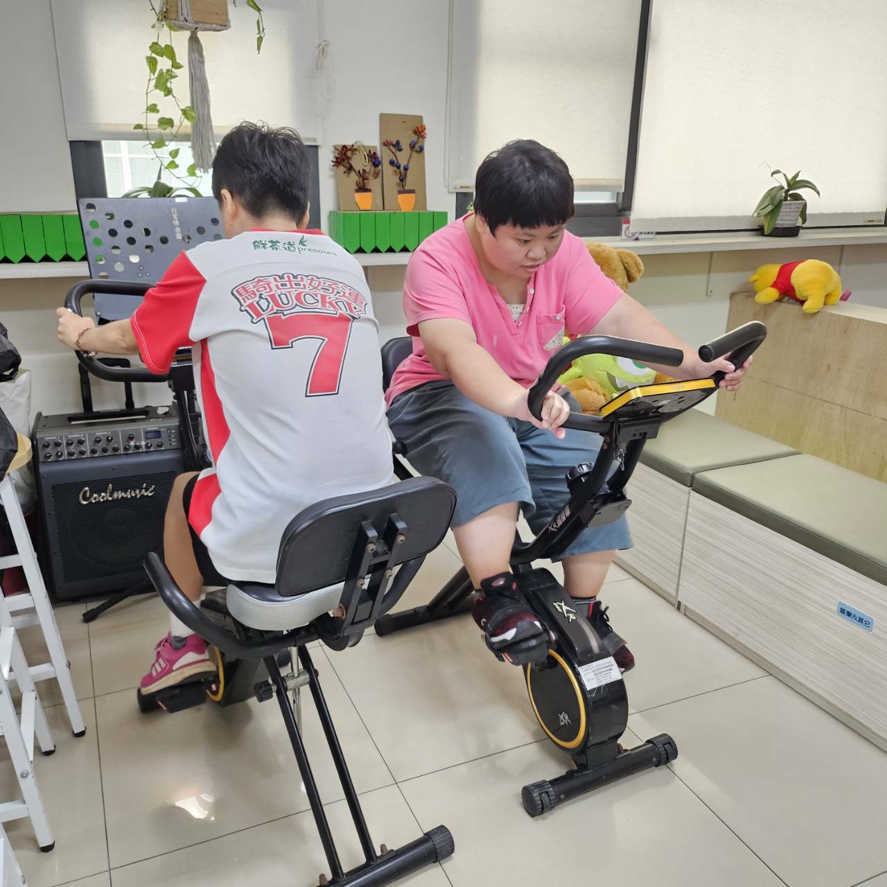 健康促進：騎健身車